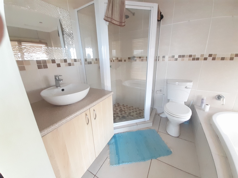 5 Bedroom Property for Sale in Paradise Beach Eastern Cape